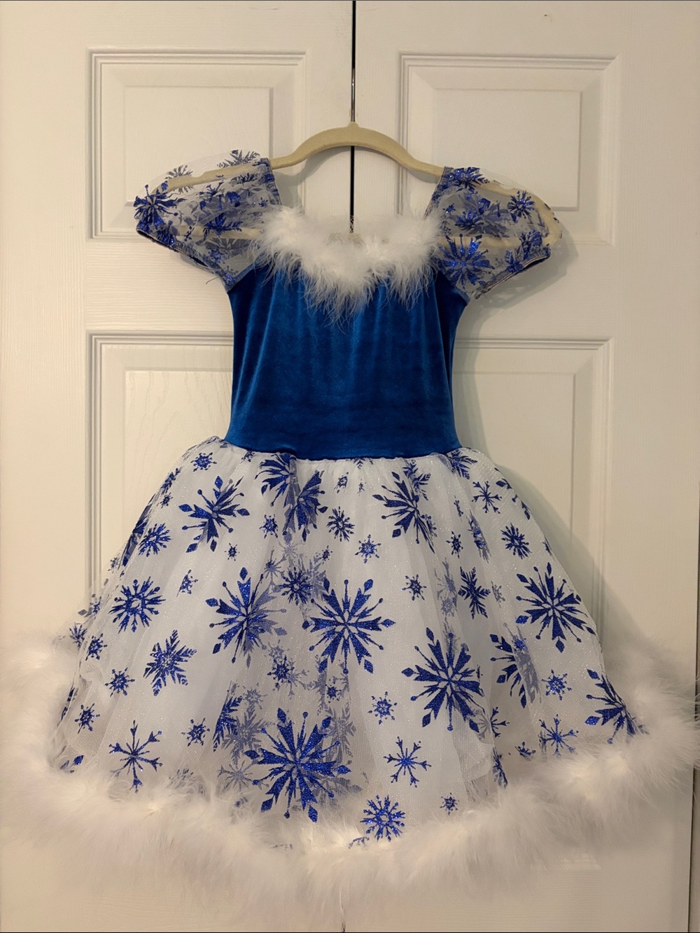 Princess Frozen  Style Blue Snowflake Tulle Dress W/ Feather Trim Girls Size 6/7